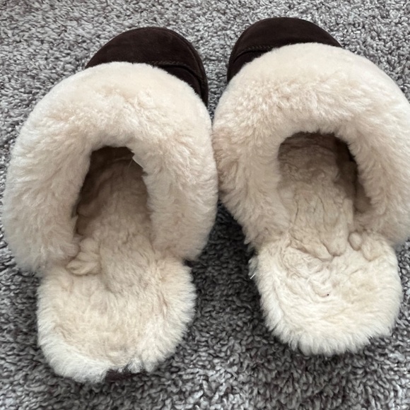 Nuknuk slippers - Picture 2 of 2